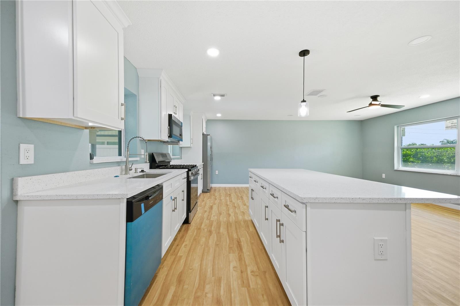 5920 DENVER ST NE — photo 8