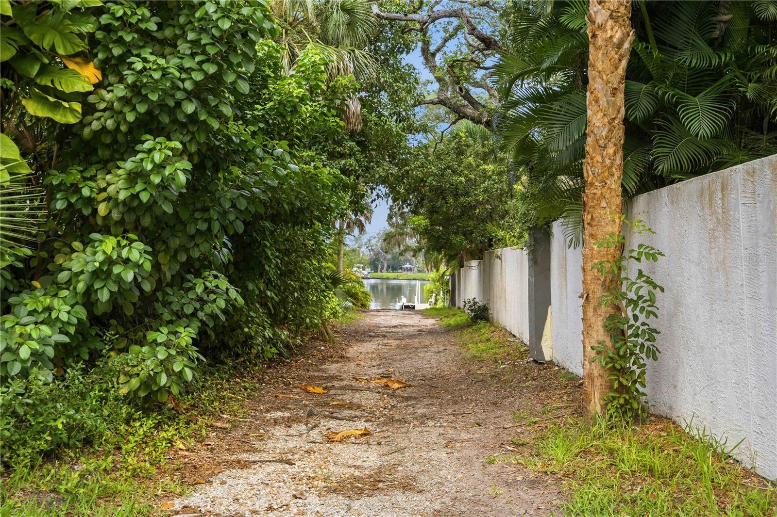 1909 BUCCANEER DR — photo 27