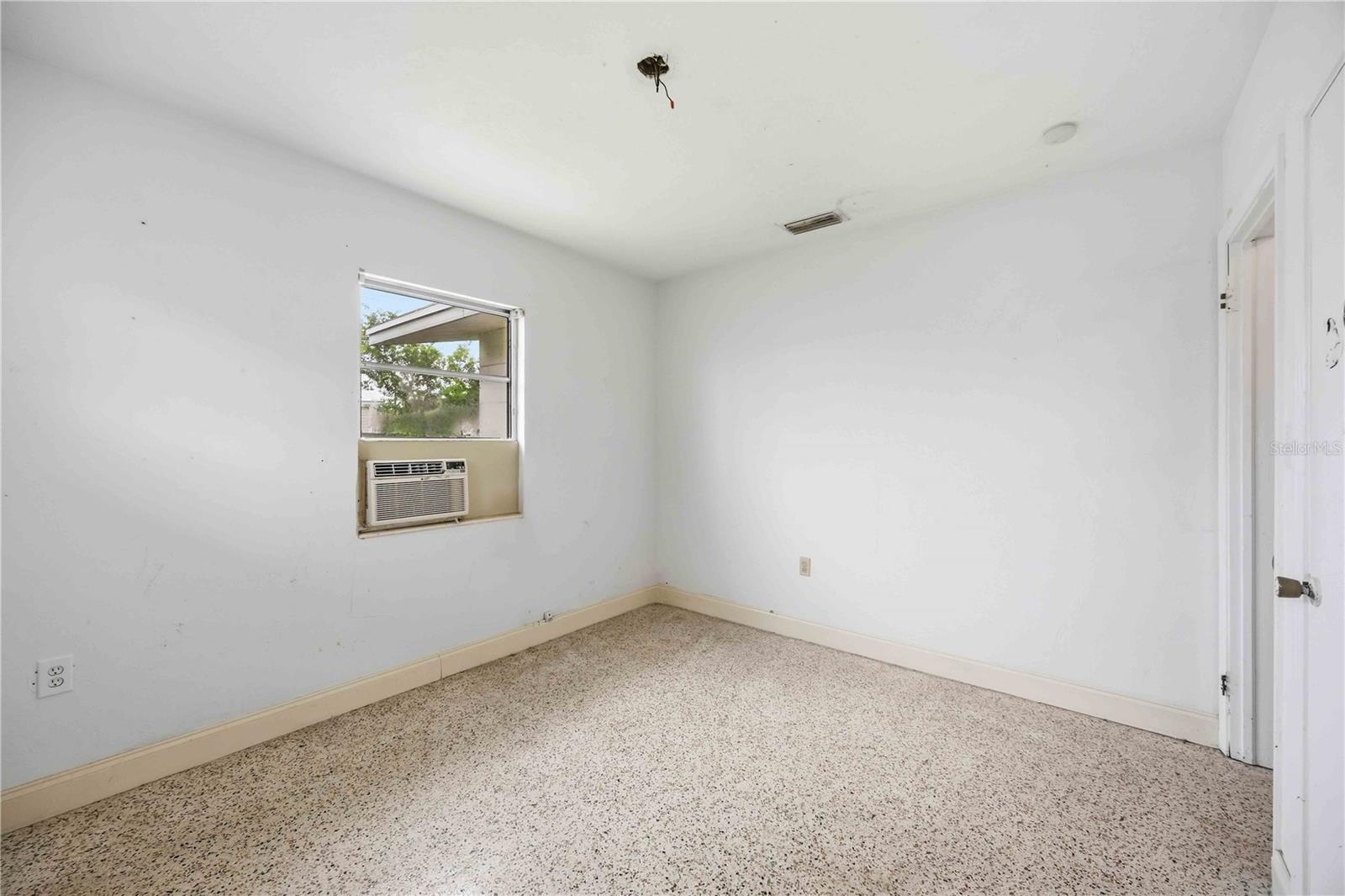 1909 BUCCANEER DR — photo 16