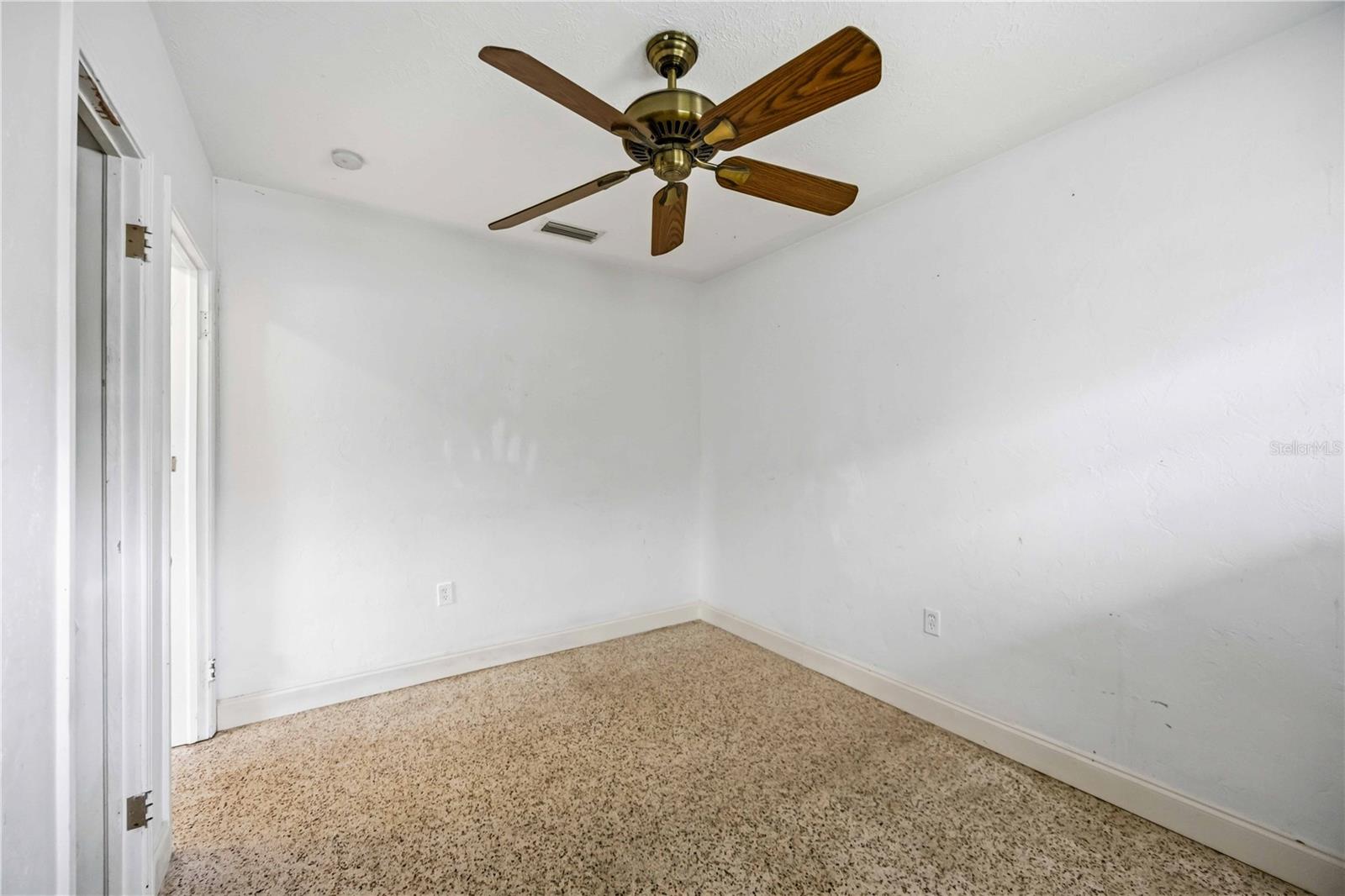 1909 BUCCANEER DR — photo 19