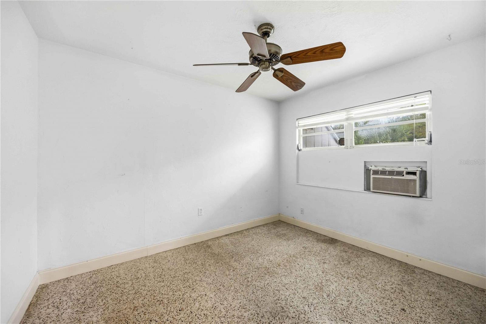 1909 BUCCANEER DR — photo 17