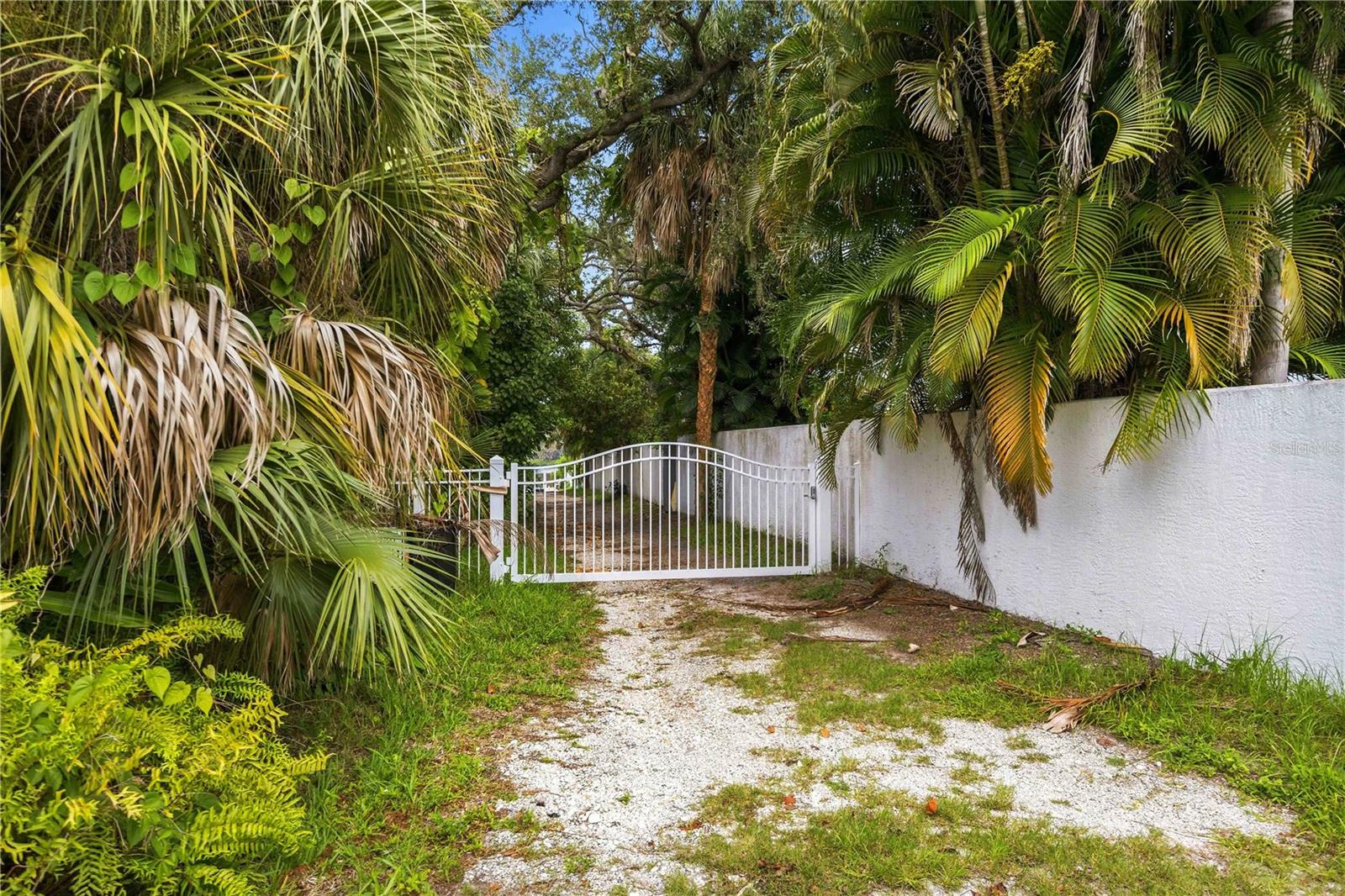 1909 BUCCANEER DR — photo 28
