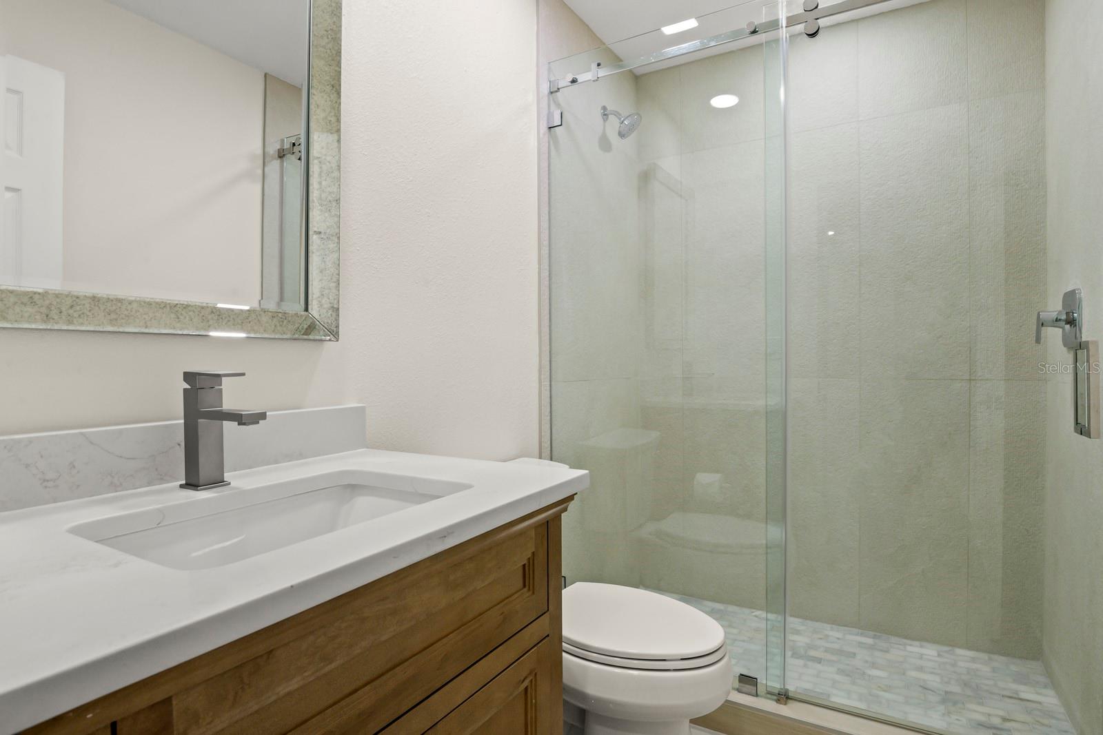 2703 LANCASTER DR — photo 22
