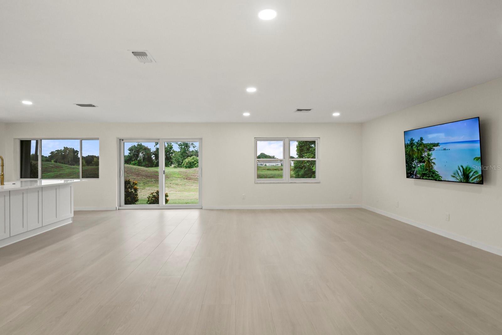 2703 LANCASTER DR — photo 9