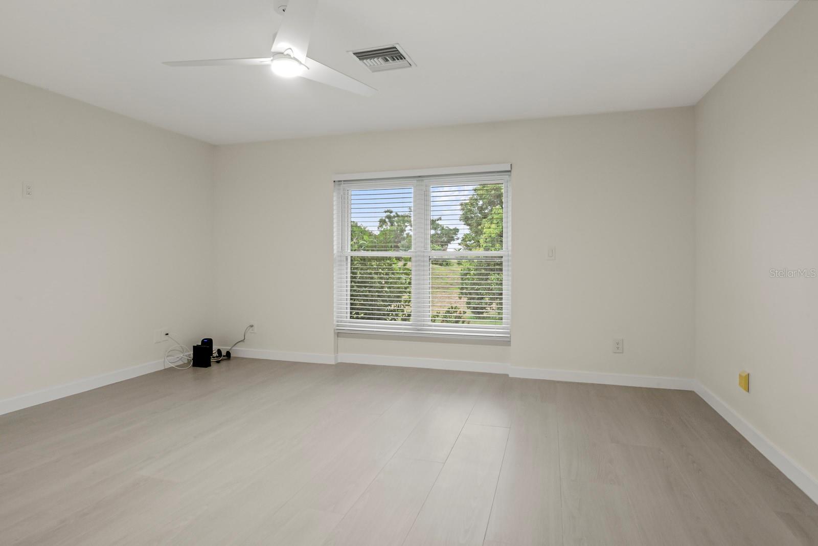 2703 LANCASTER DR — photo 16
