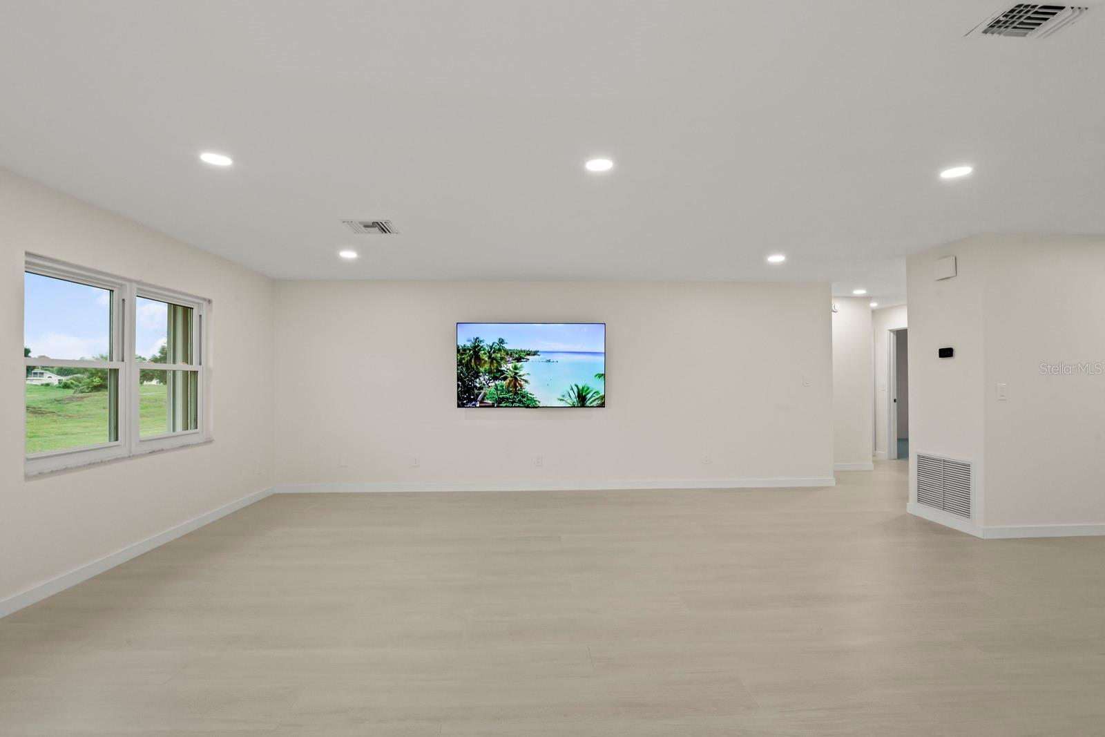 2703 LANCASTER DR — photo 11