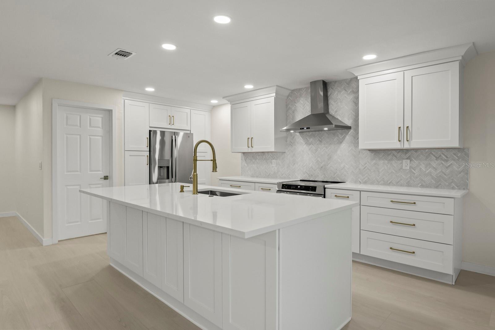 2703 LANCASTER DR — photo 7