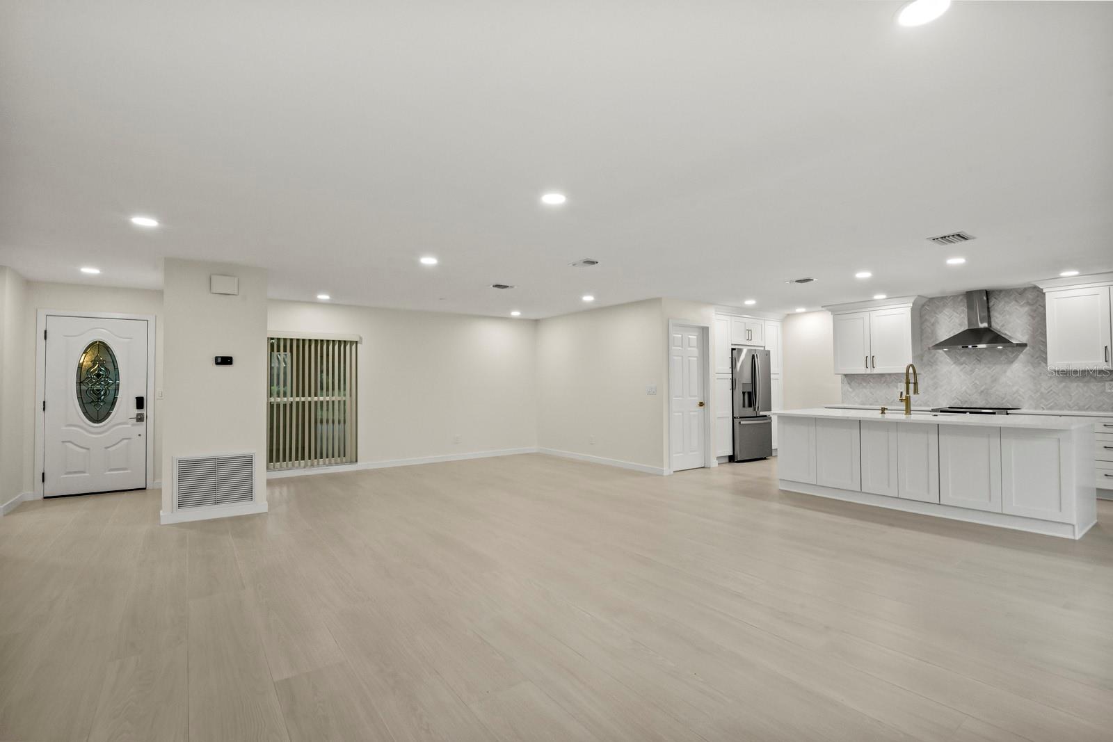 2703 LANCASTER DR — photo 3
