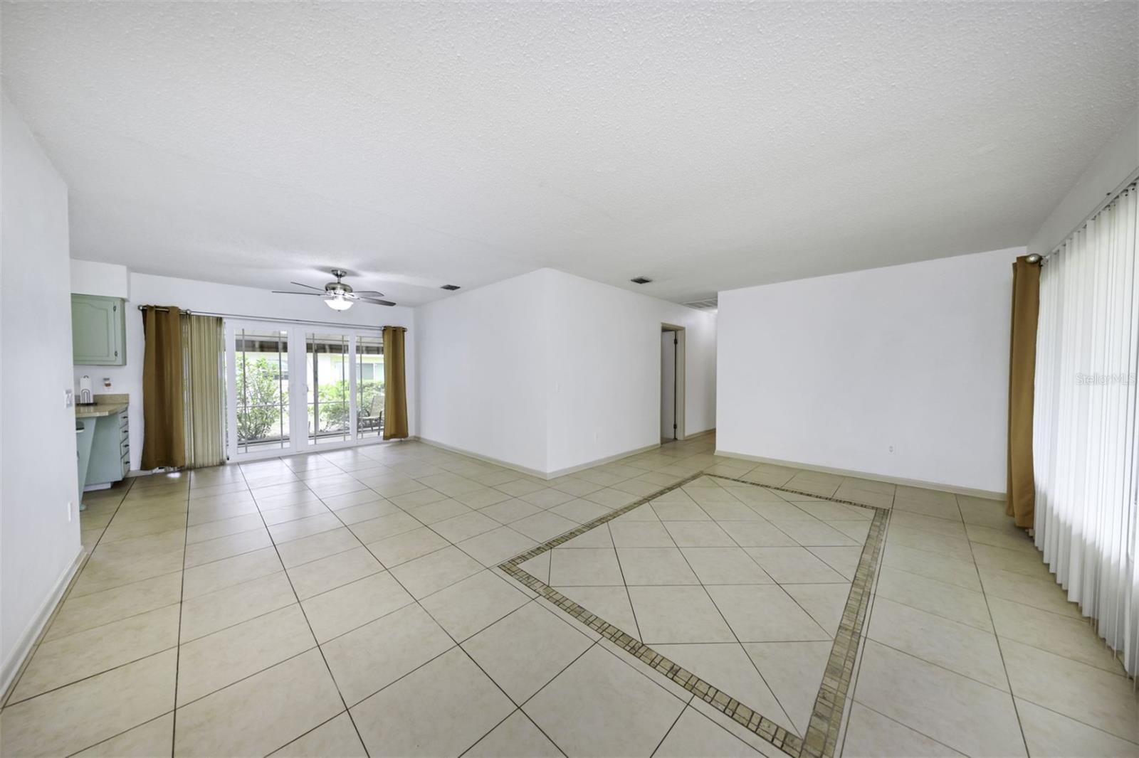 2077 DRUID RD E — photo 16