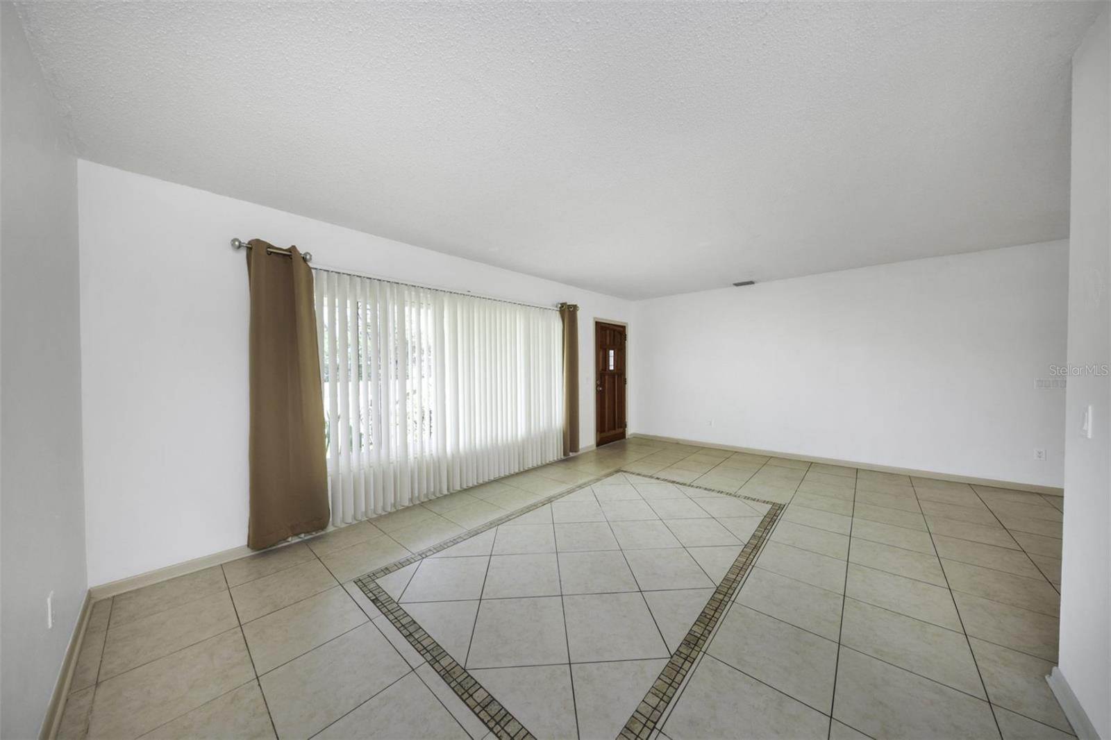 2077 DRUID RD E — photo 19