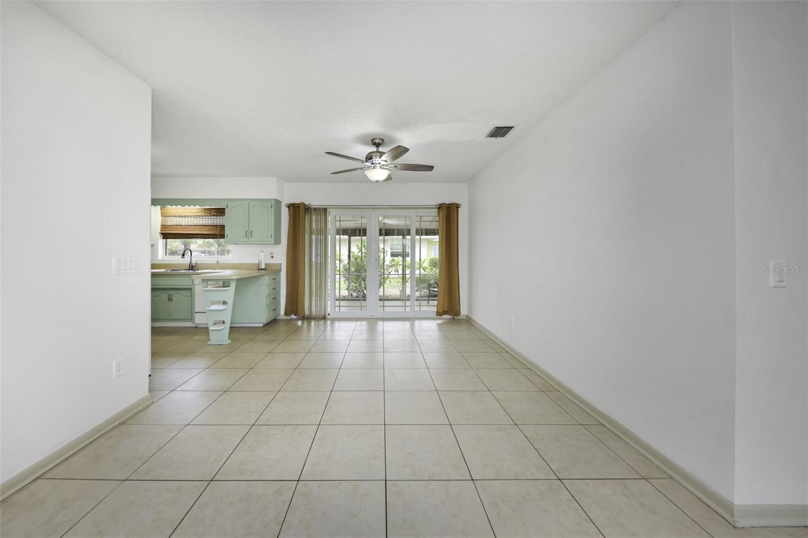 2077 DRUID RD E — photo 17