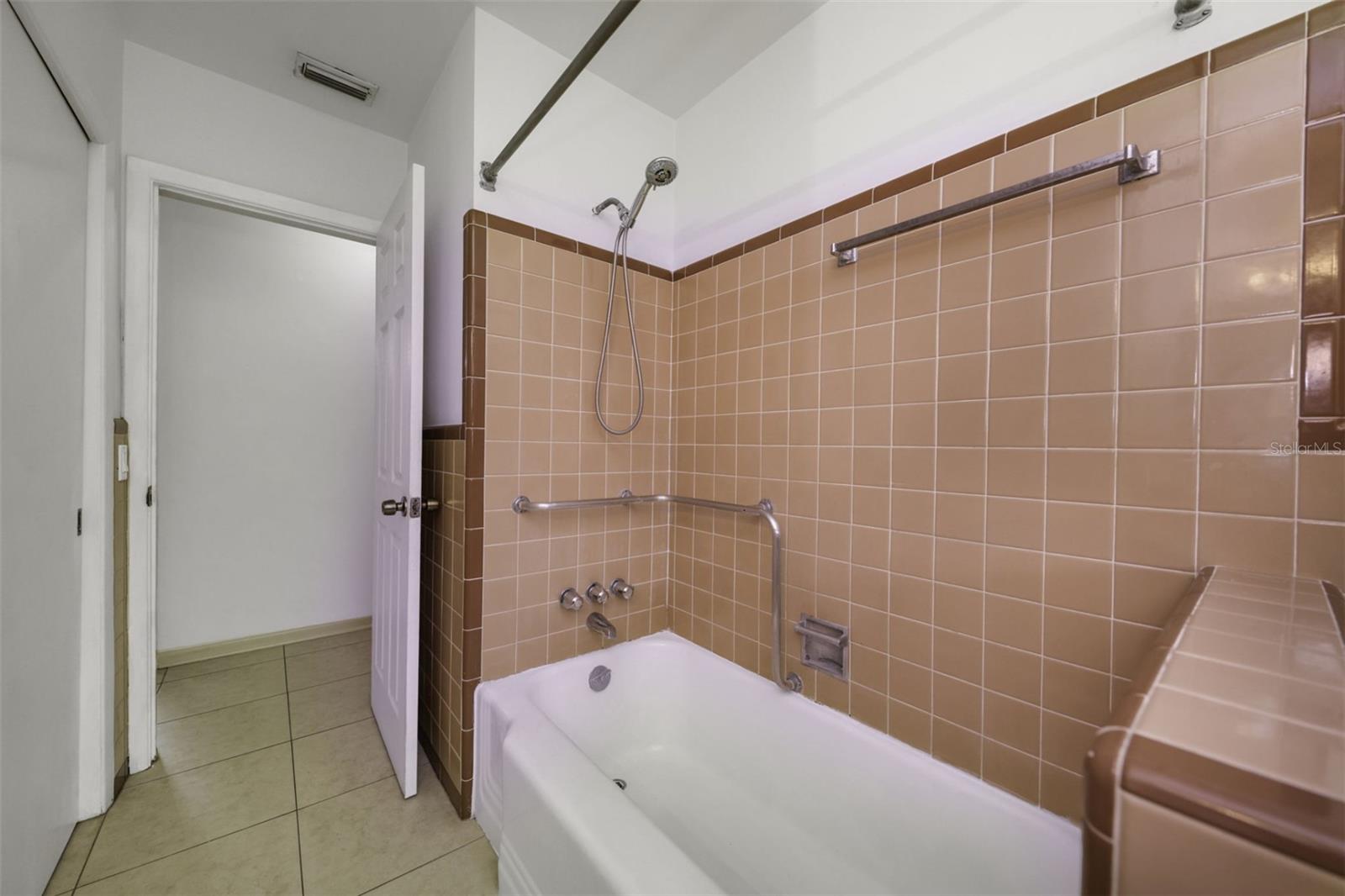 2077 DRUID RD E — photo 50