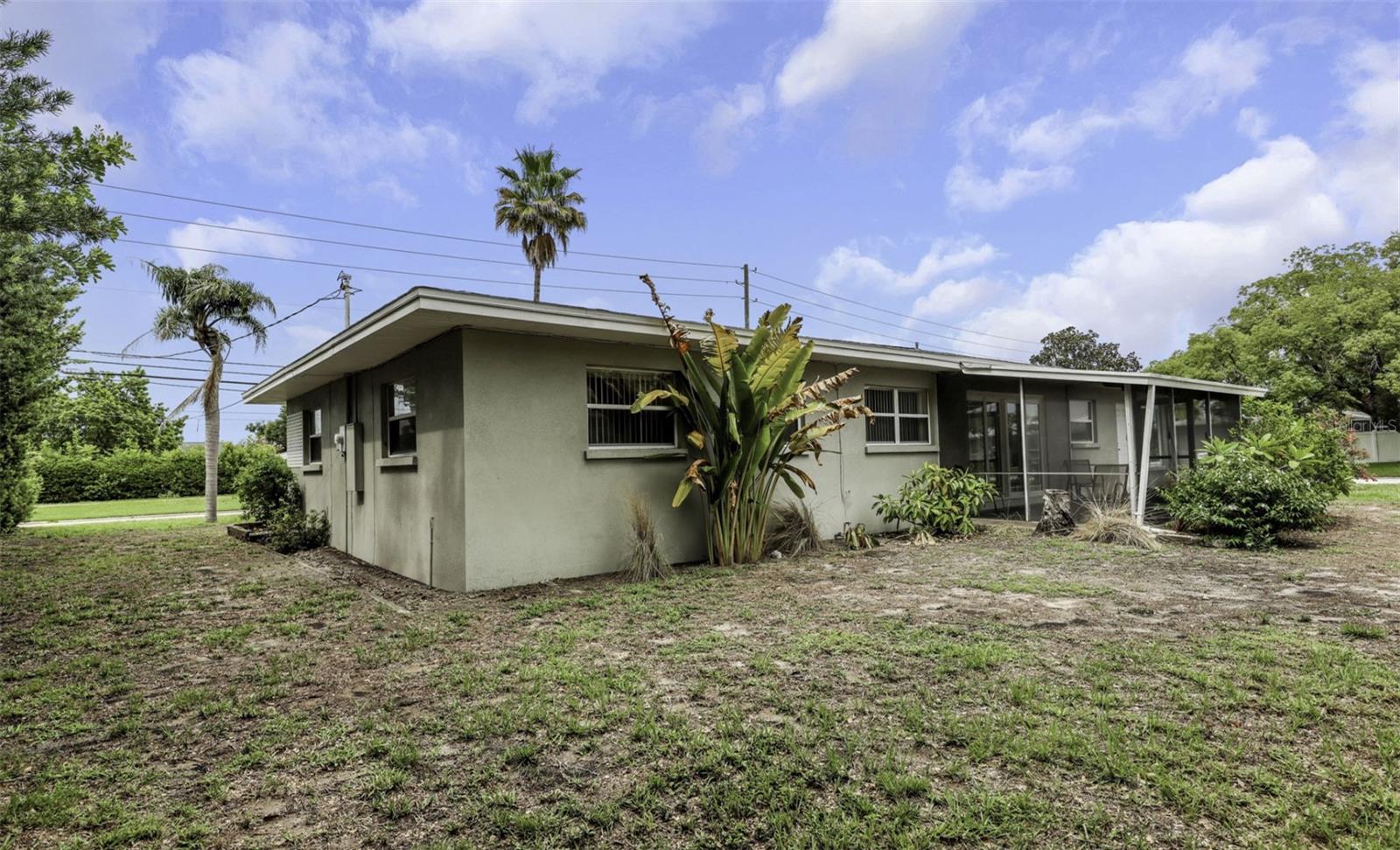 2077 DRUID RD E — photo 15
