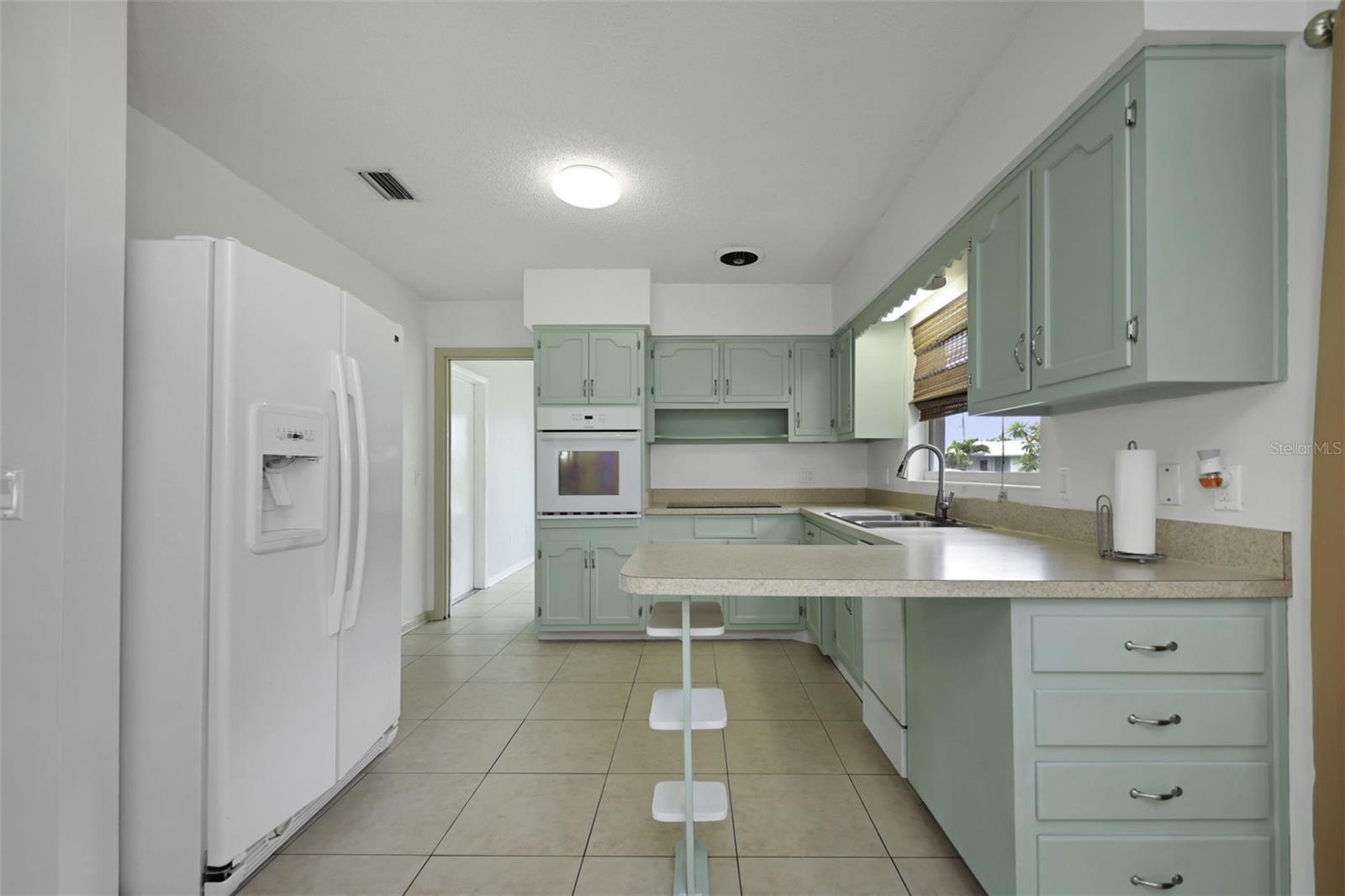 2077 DRUID RD E — photo 26