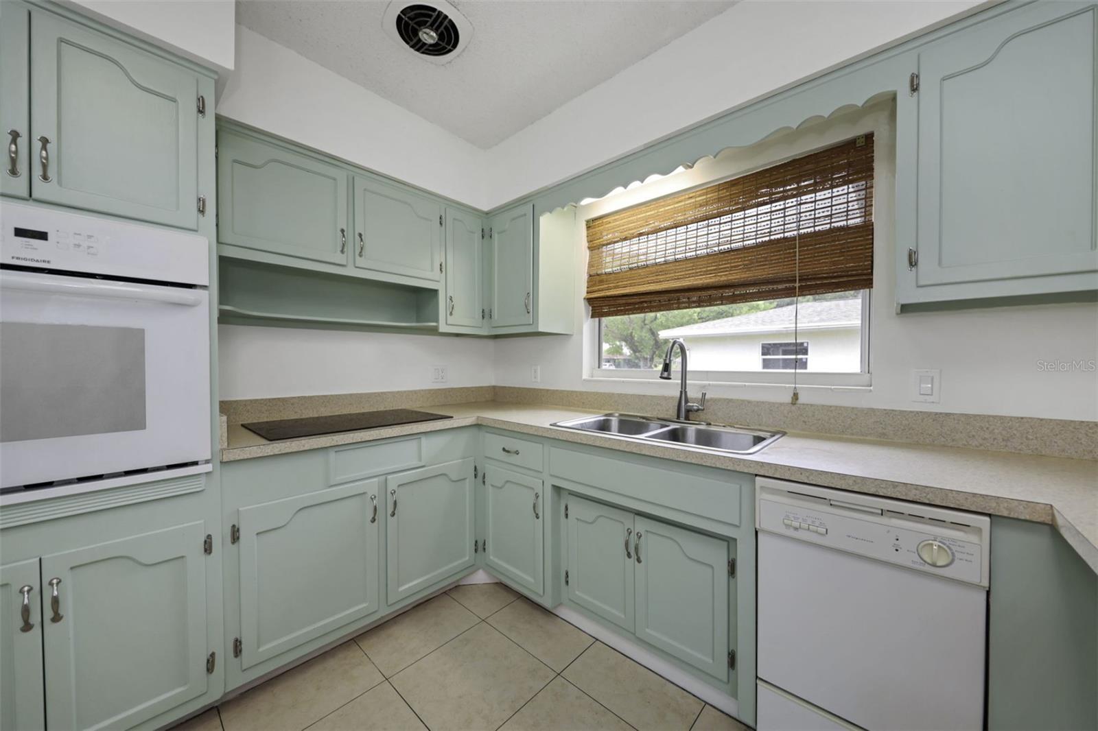 2077 DRUID RD E — photo 31