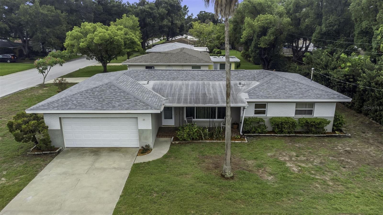 2077 DRUID RD E — photo 68