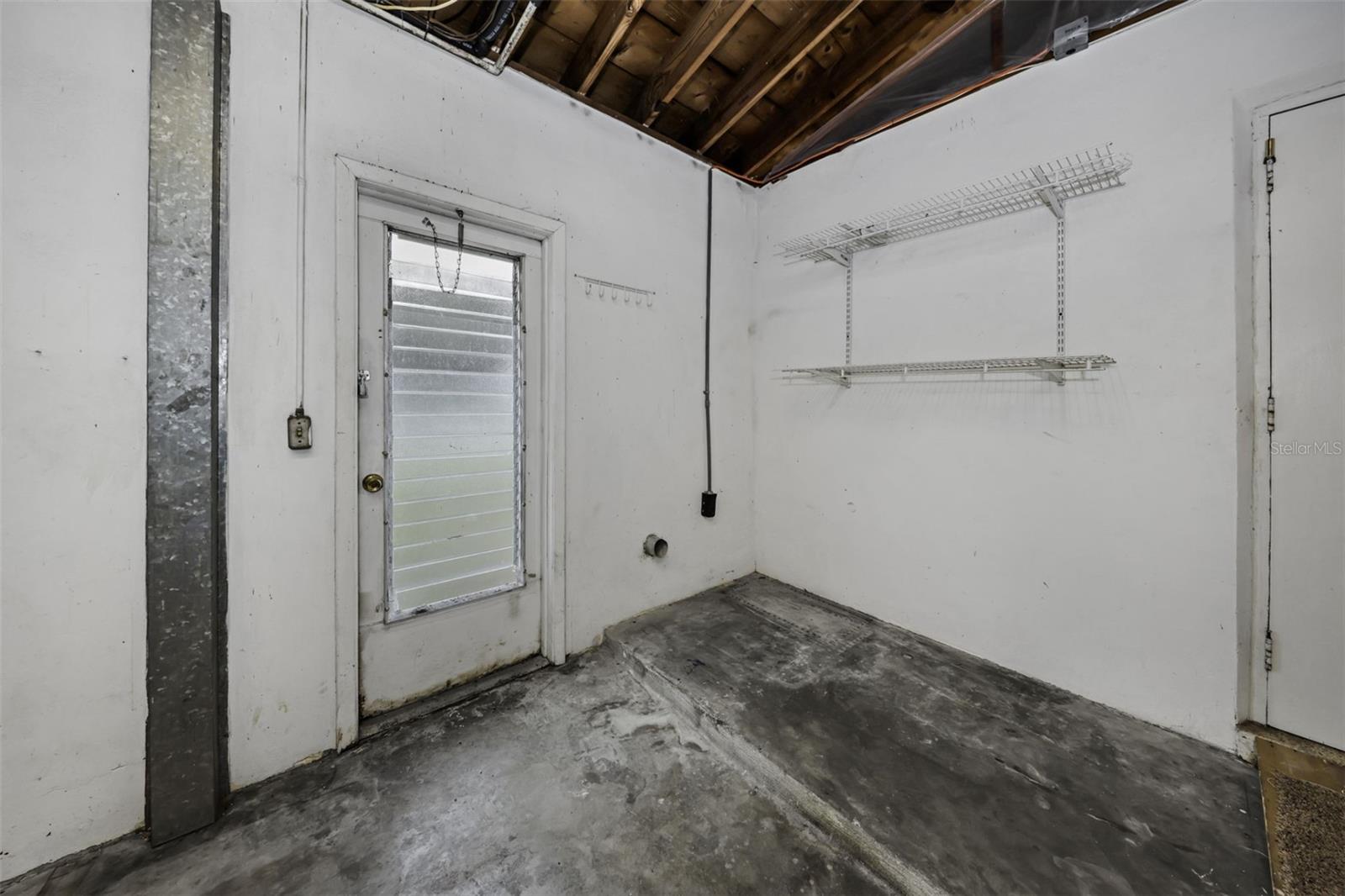 2077 DRUID RD E — photo 64
