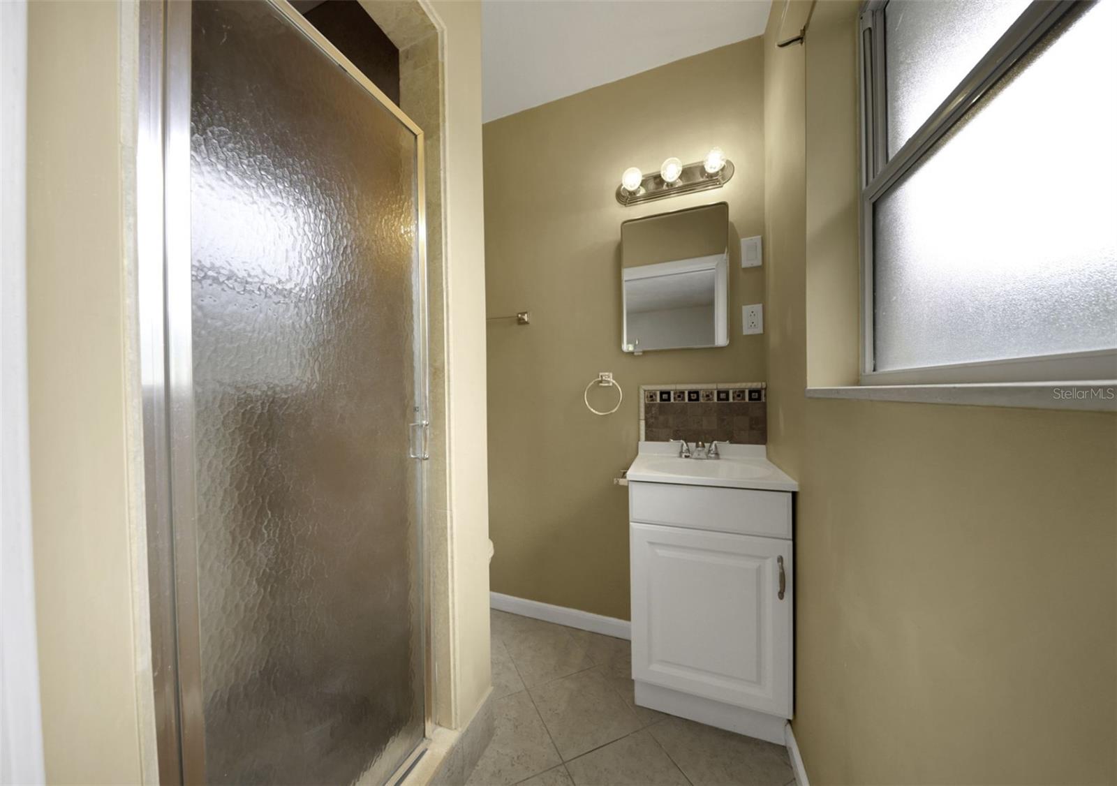 2077 DRUID RD E — photo 37