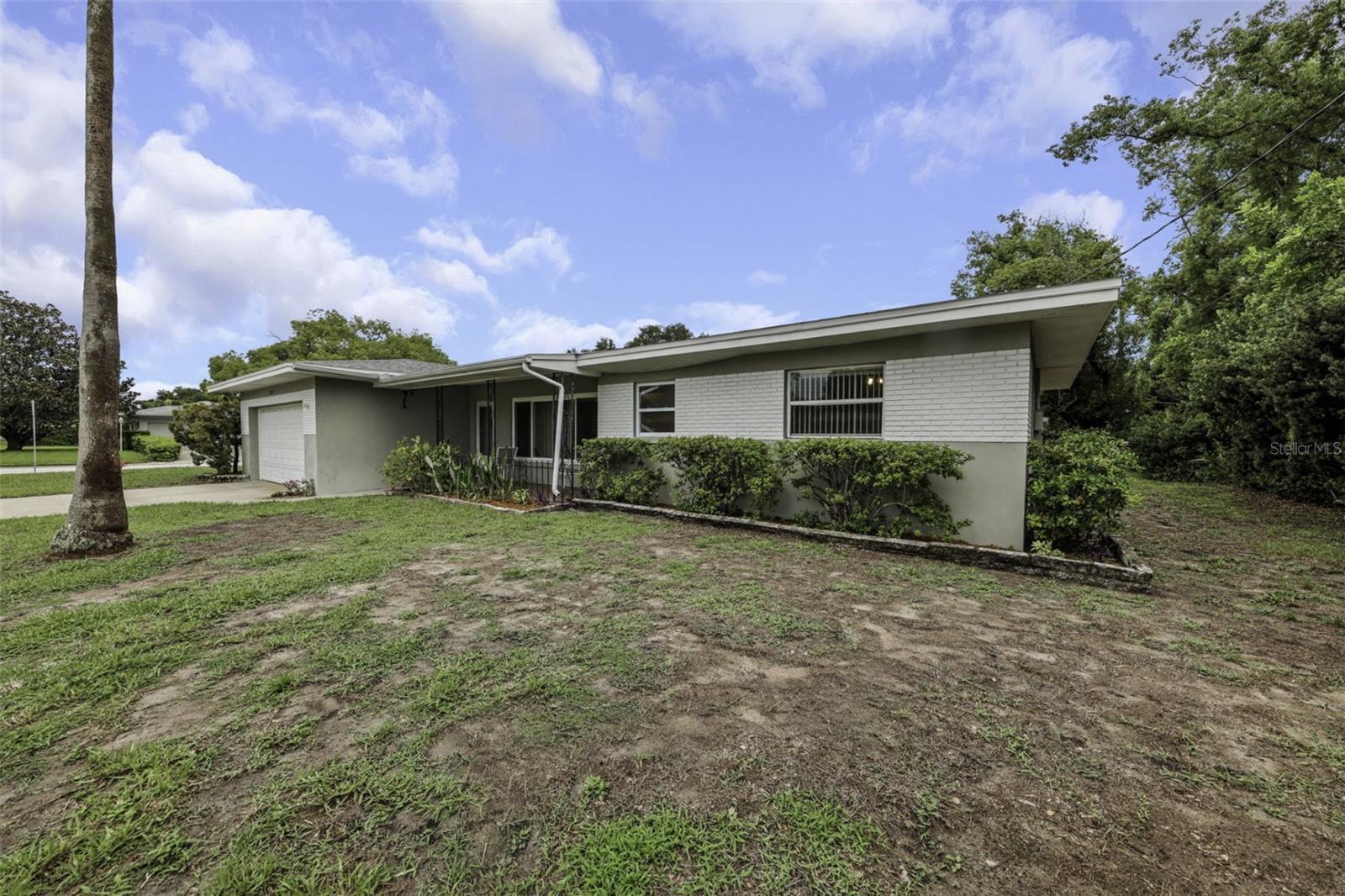 2077 DRUID RD E — photo 8
