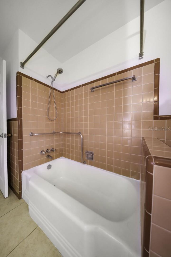 2077 DRUID RD E — photo 49