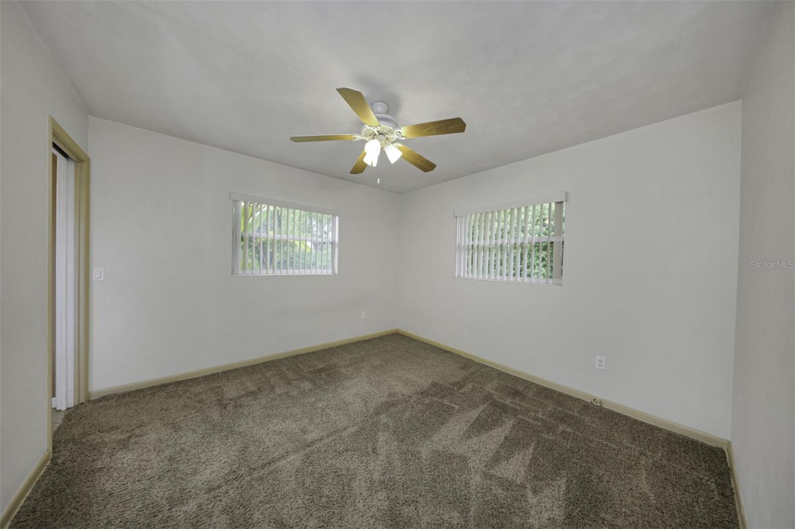 2077 DRUID RD E — photo 36