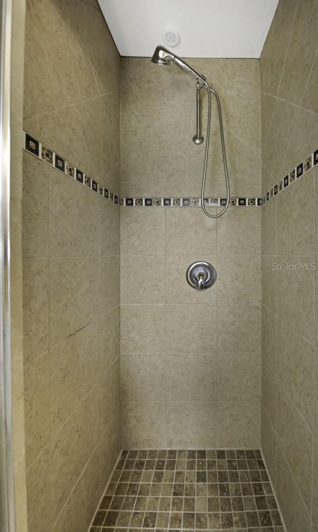 2077 DRUID RD E — photo 39