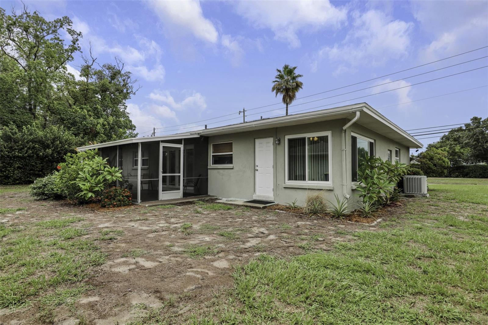 2077 DRUID RD E — photo 12