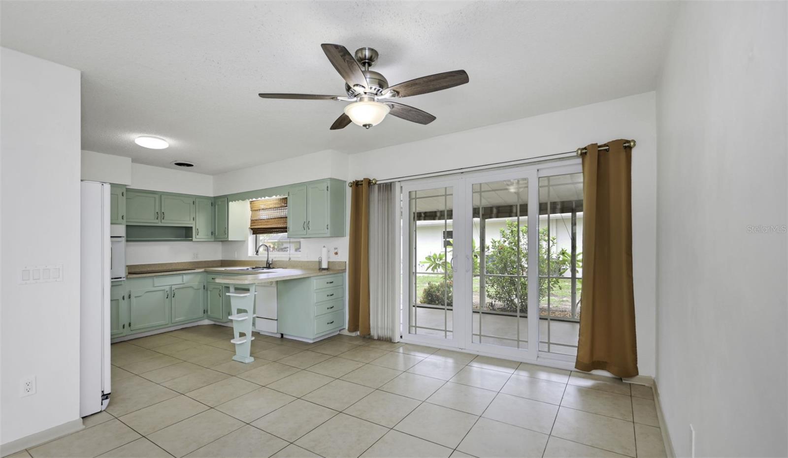 2077 DRUID RD E — photo 23