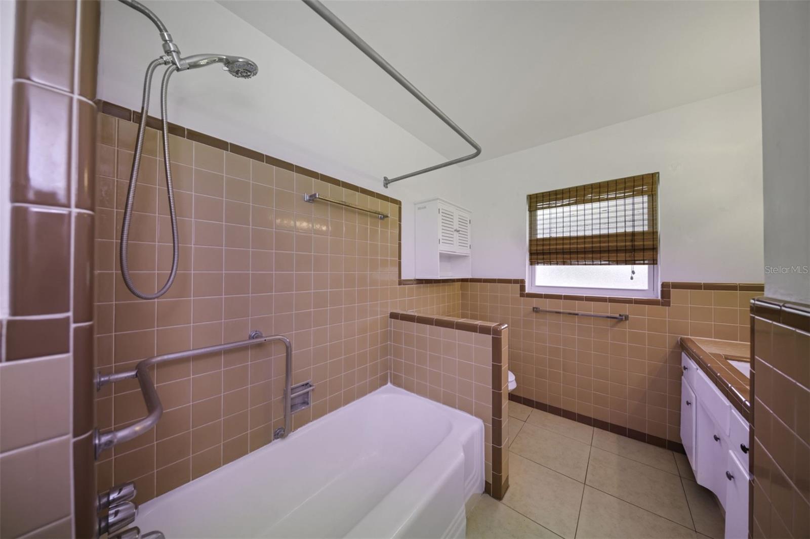 2077 DRUID RD E — photo 46