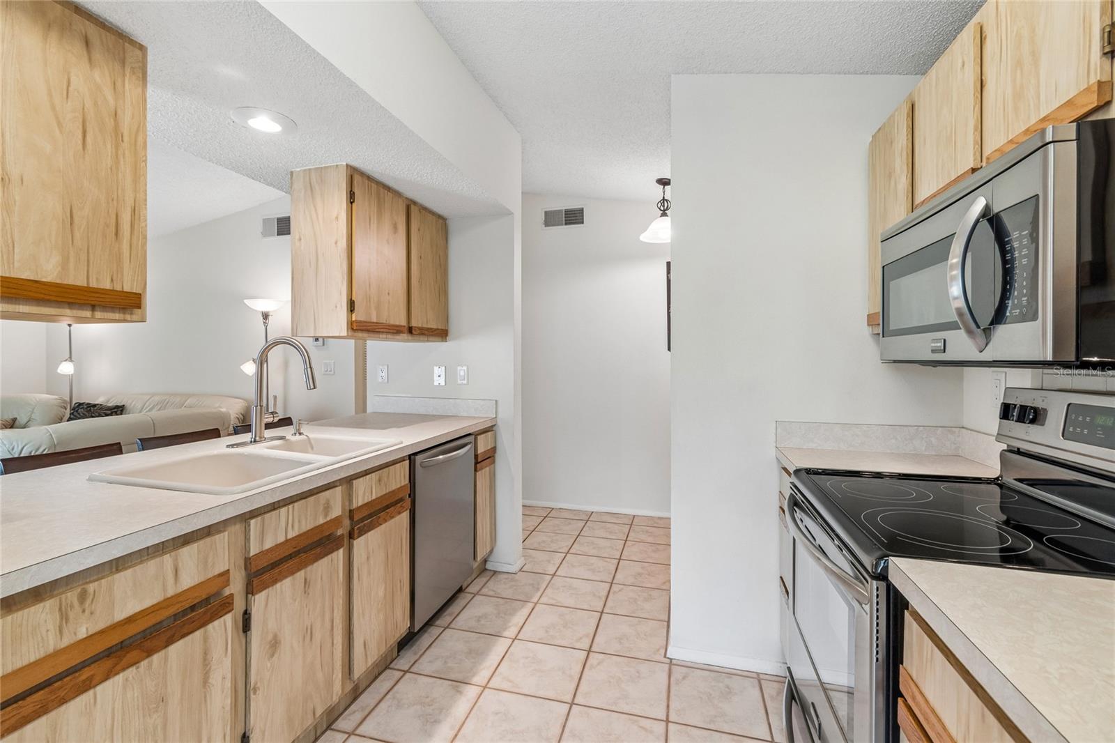 10305 TURKEY OAK DR — photo 3