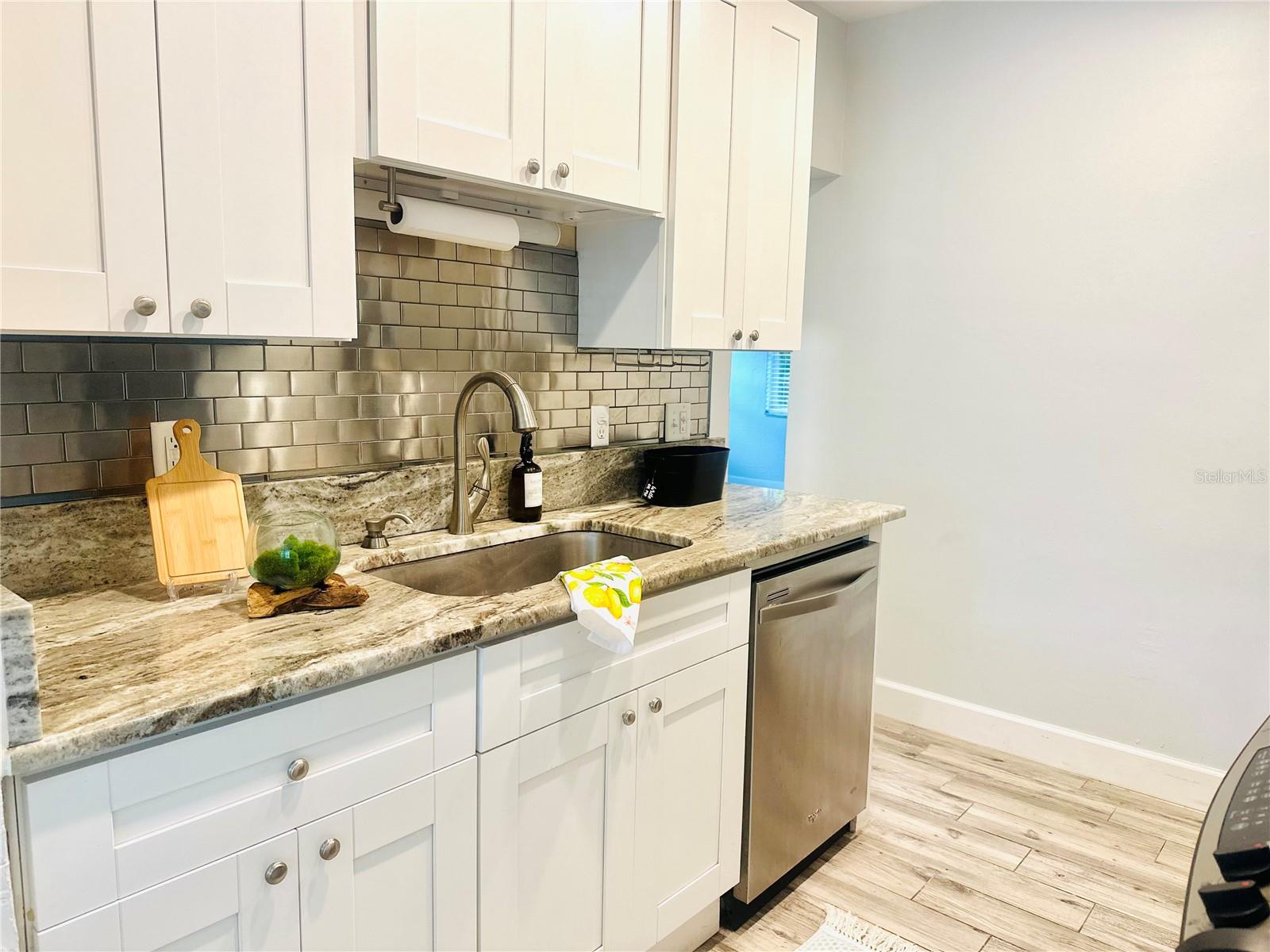 3925 W BAY VIEW AVE — photo 15