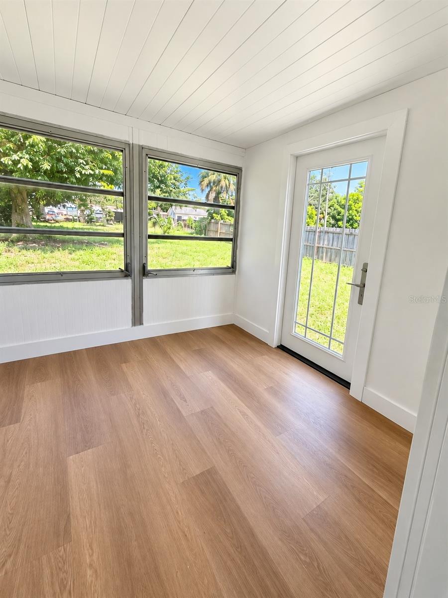 517 HAMPTON AVE NE — photo 20