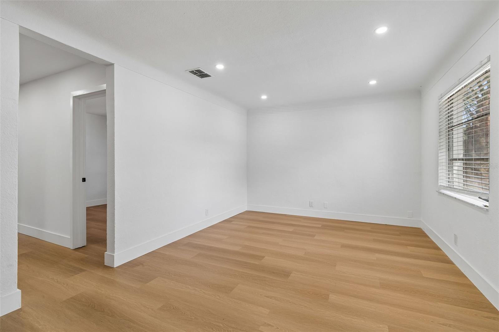 517 HAMPTON AVE NE — photo 9