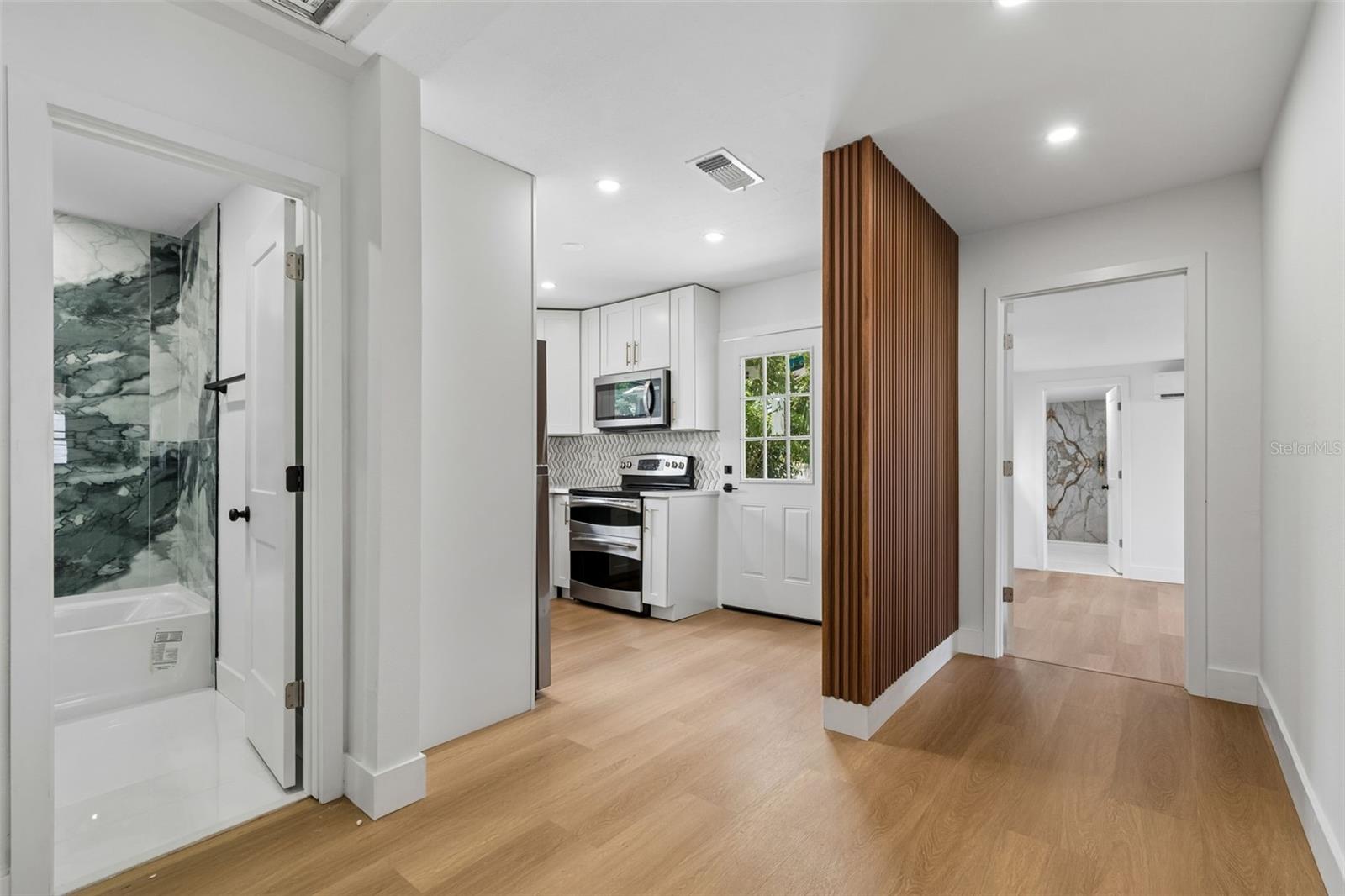 517 HAMPTON AVE NE — photo 5