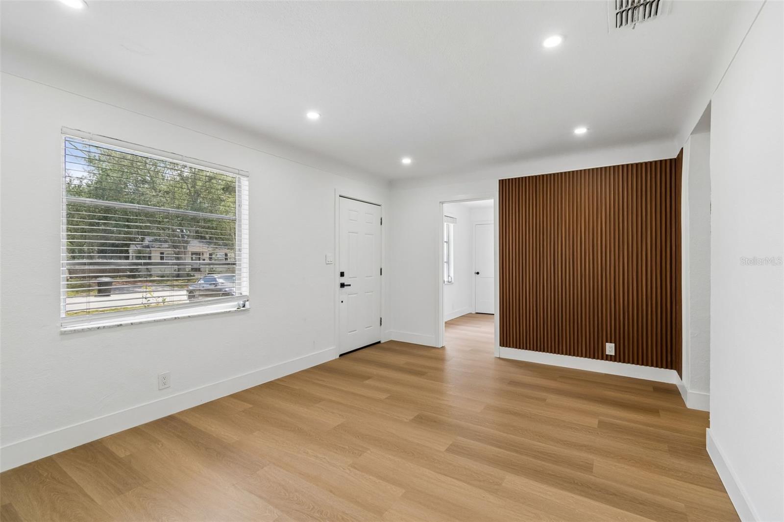 517 HAMPTON AVE NE — photo 15