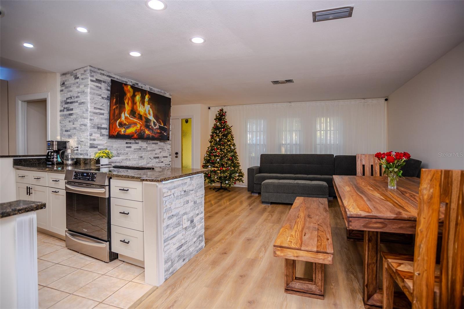 2719 FOREST KNOLL DR — photo 3