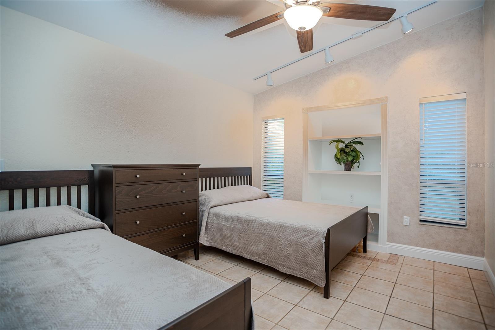 2719 FOREST KNOLL DR — photo 14