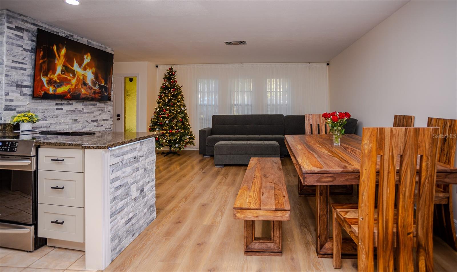 2719 FOREST KNOLL DR — photo 4