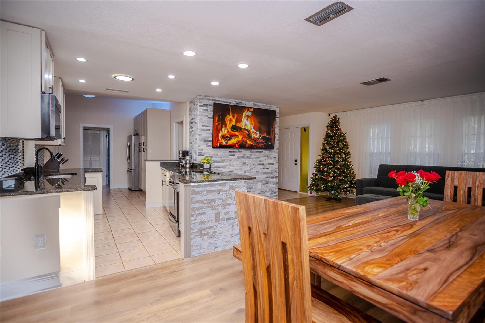 2719 FOREST KNOLL DR — photo 6