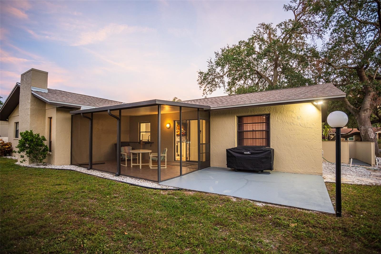 2719 FOREST KNOLL DR — photo 18