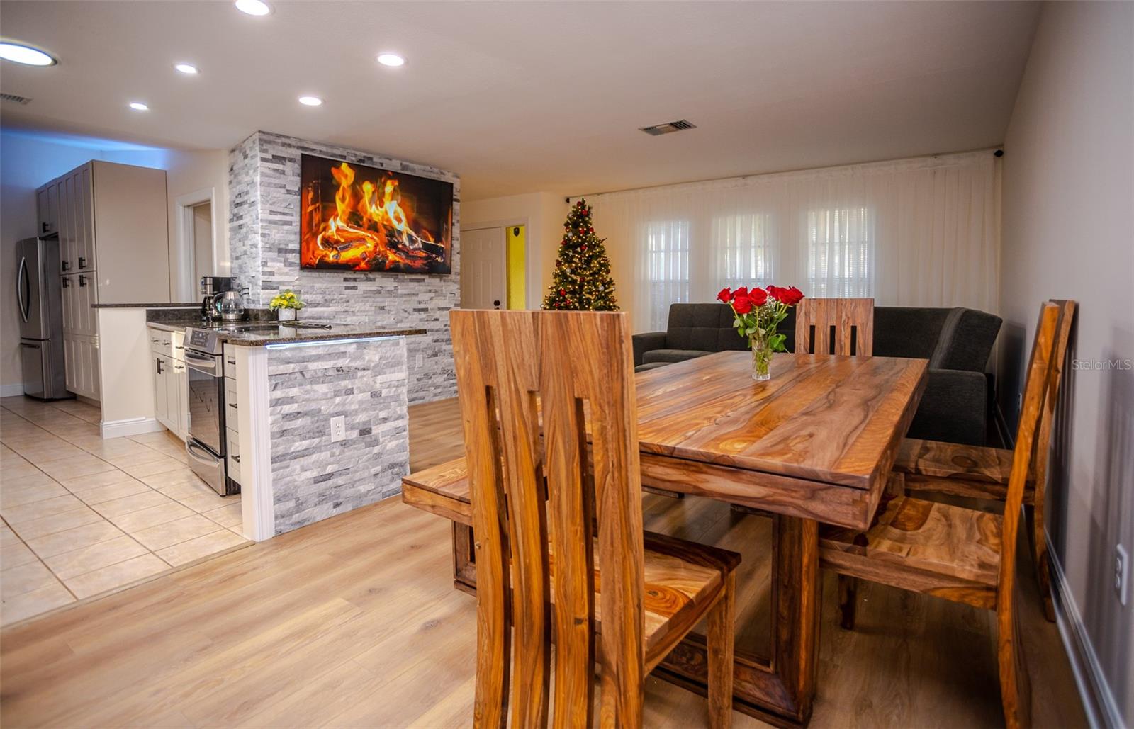 2719 FOREST KNOLL DR — photo 5