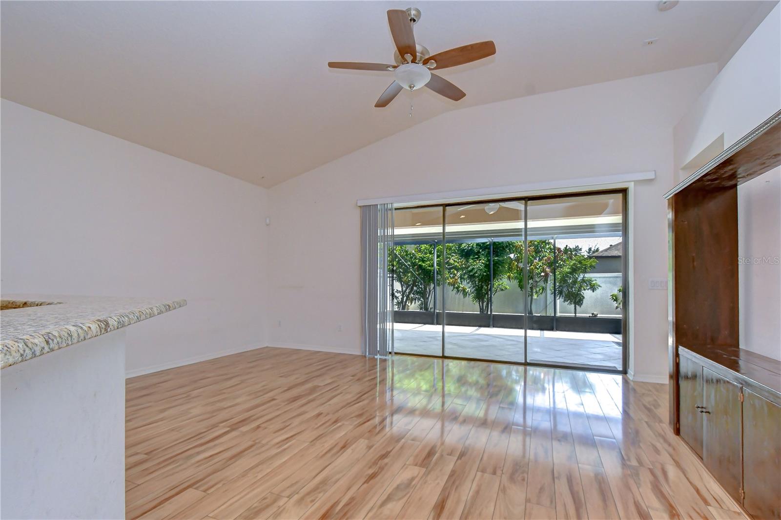 8443 WHITE POPLAR DR — photo 40