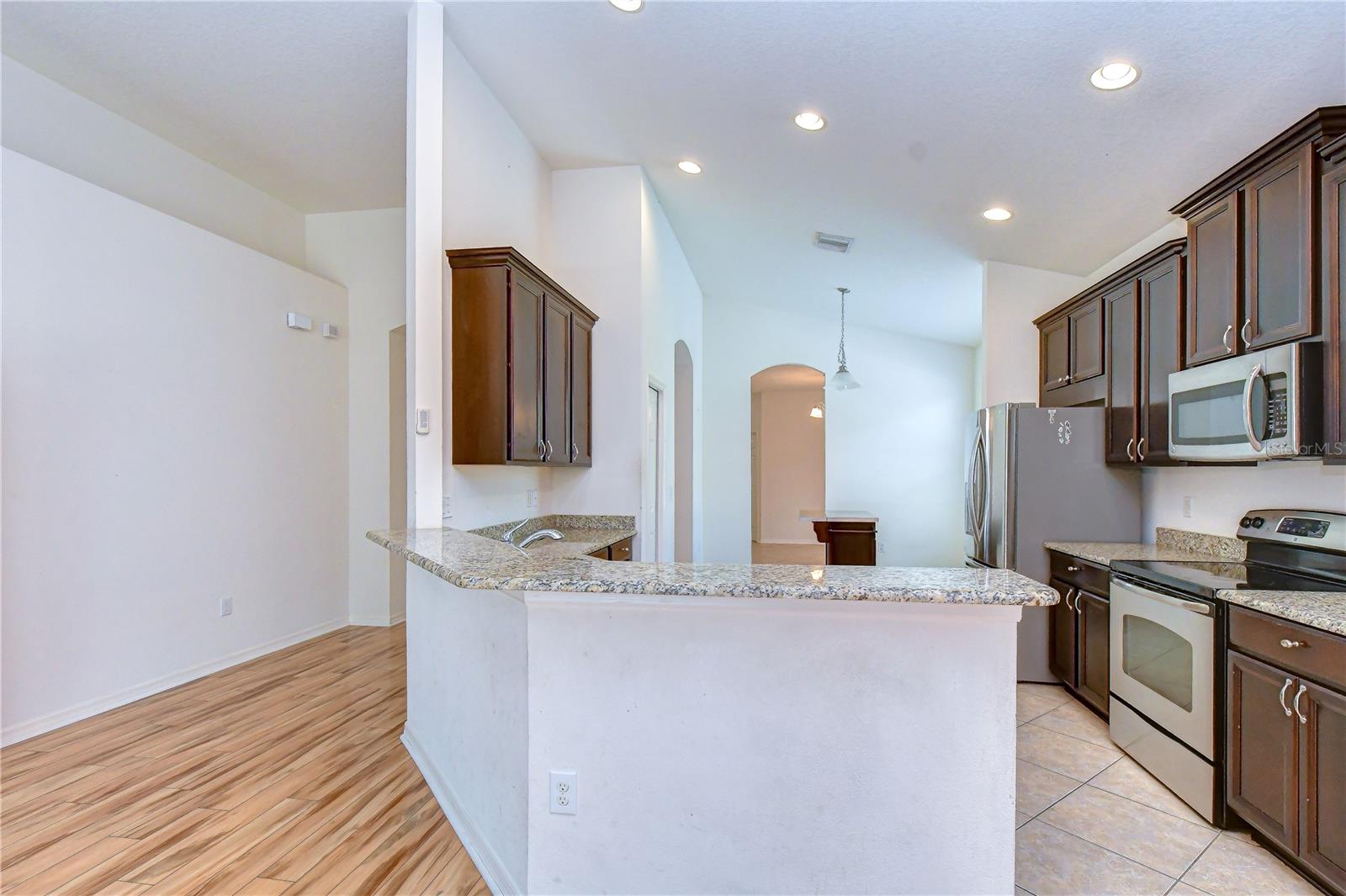 8443 WHITE POPLAR DR — photo 37