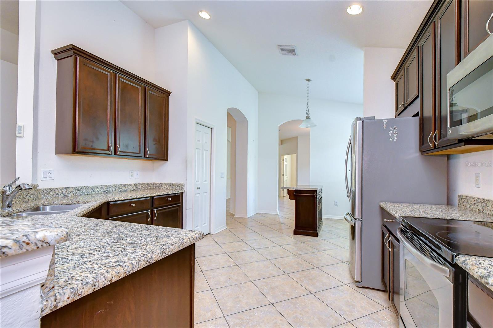 8443 WHITE POPLAR DR — photo 33