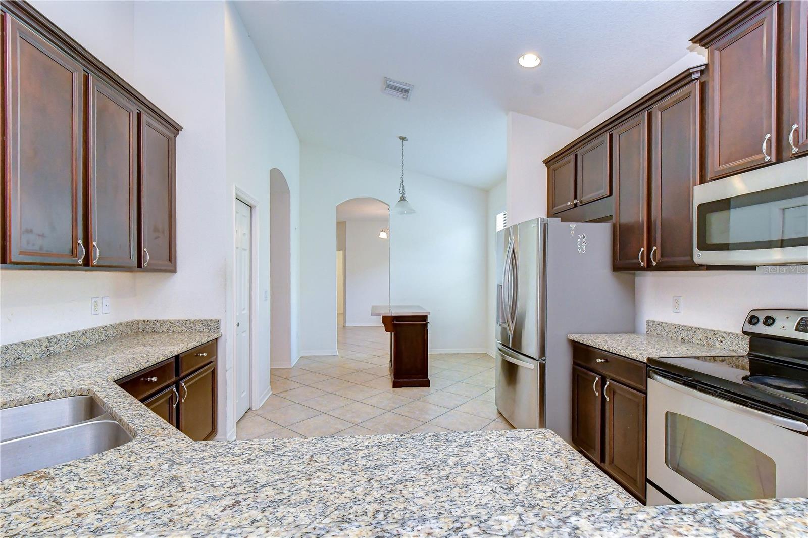 8443 WHITE POPLAR DR — photo 34