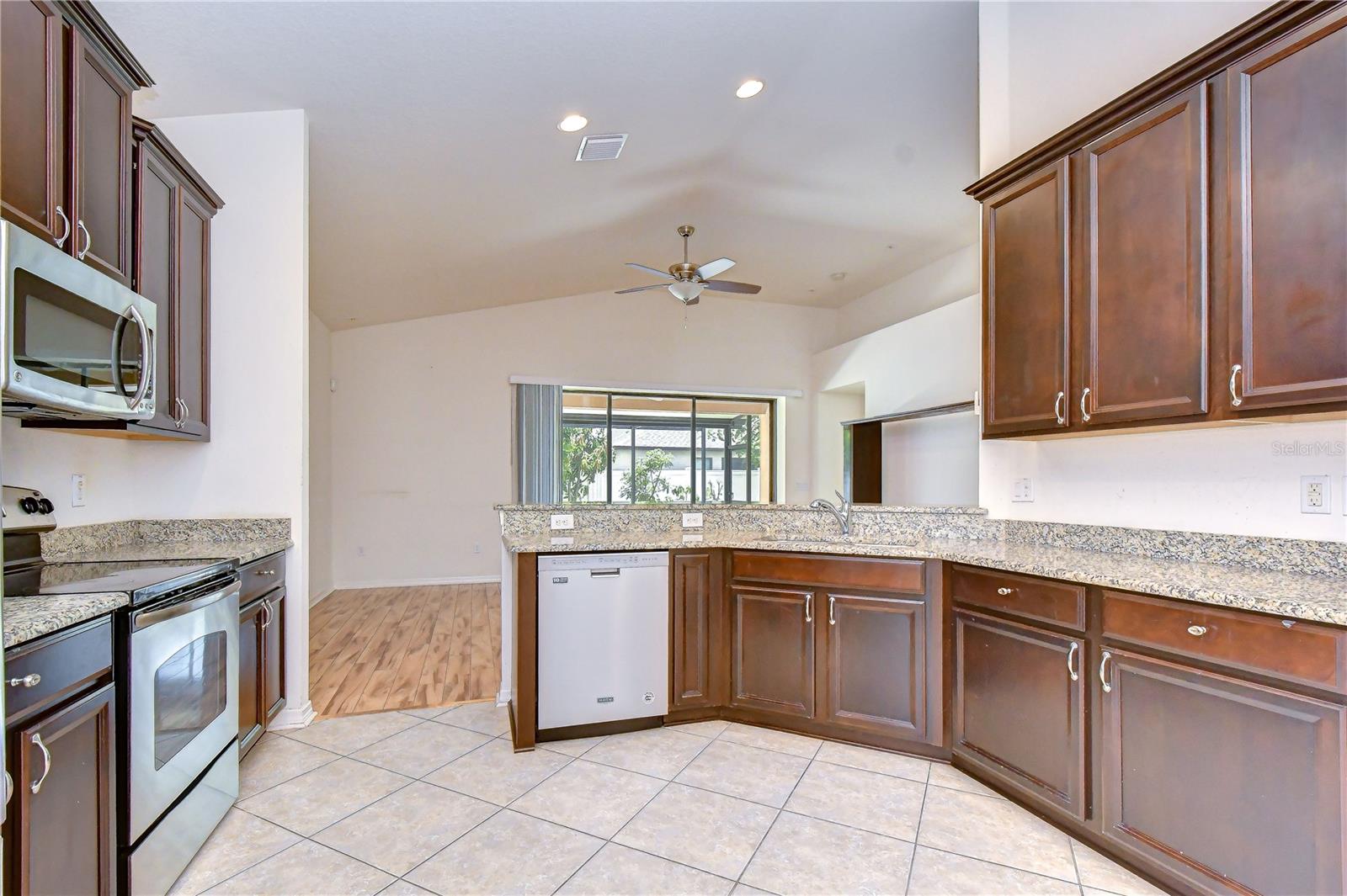 8443 WHITE POPLAR DR — photo 32