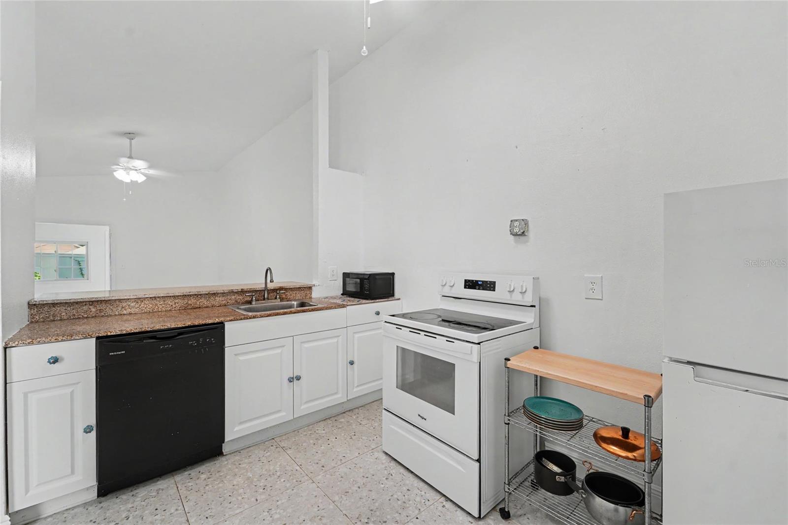 3174 PHLOX DR — photo 15