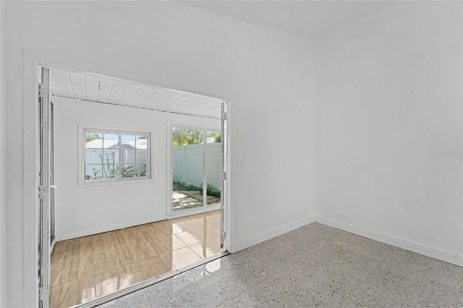 3174 PHLOX DR — photo 12