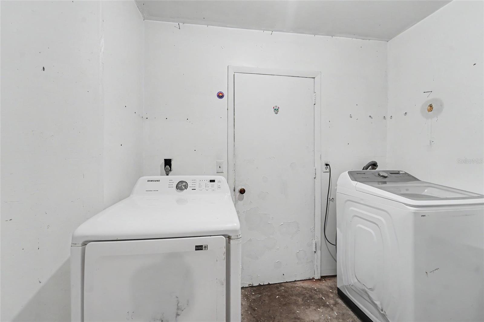 3174 PHLOX DR — photo 24