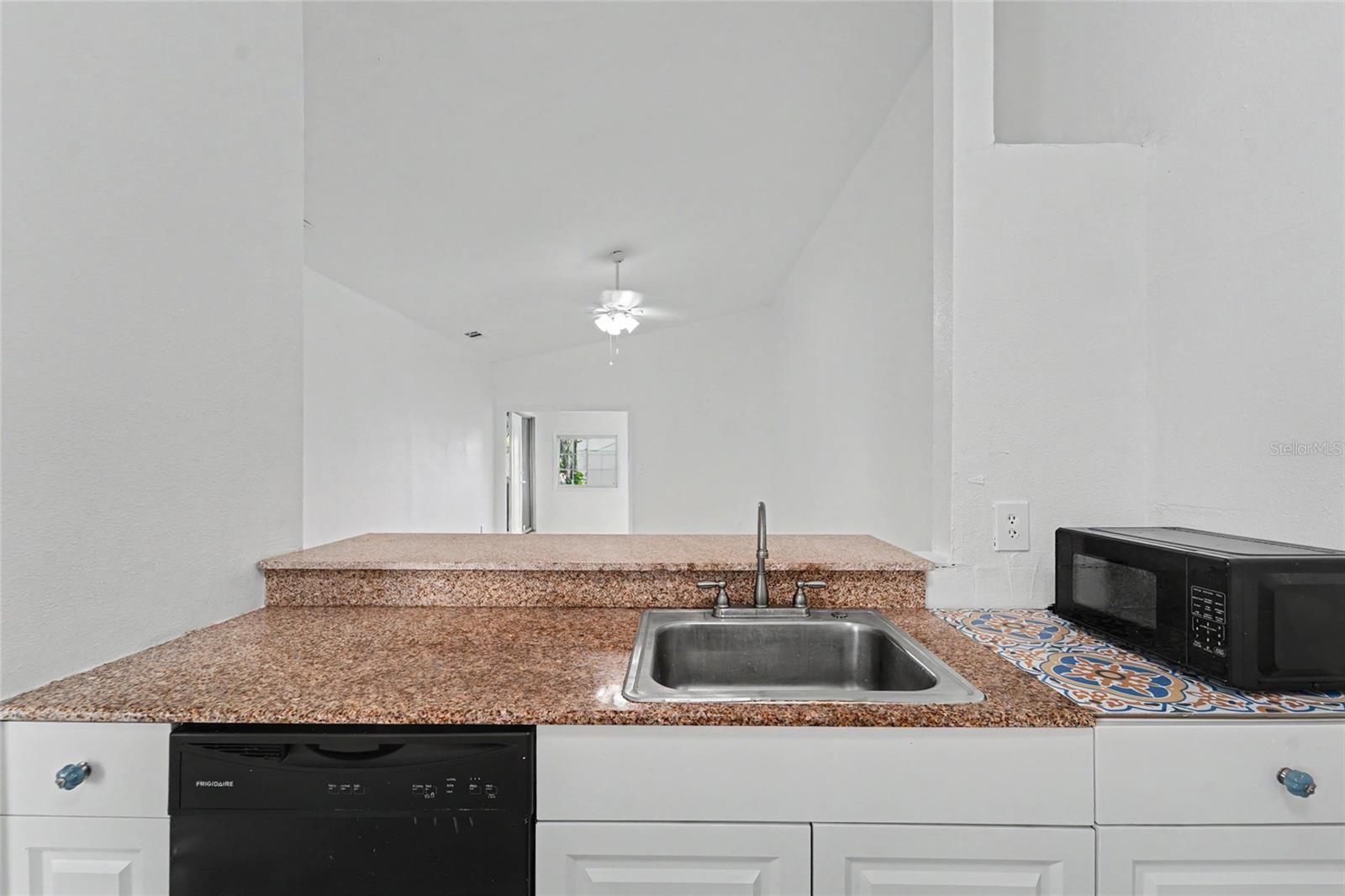 3174 PHLOX DR — photo 16